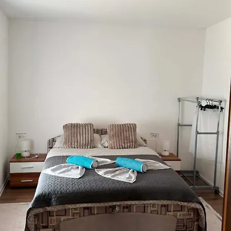 Apartment Apartma Saaan *